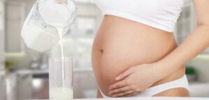 le-lait-est-il-autorise-pendant-la-grossesse-702x336